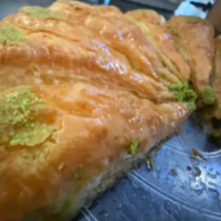 Triangle pistachio baklava