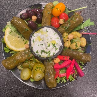 28 Wara Enab Dolmas (Vegetarian)